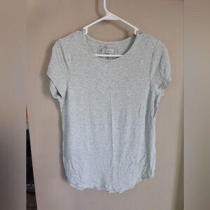 Nice gray tee shirt